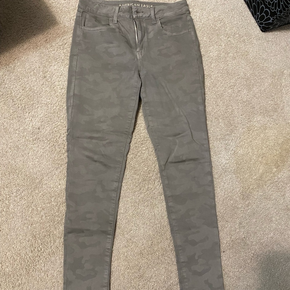 Women’s American Eagle Gray/light green Camo Skinny Jeans